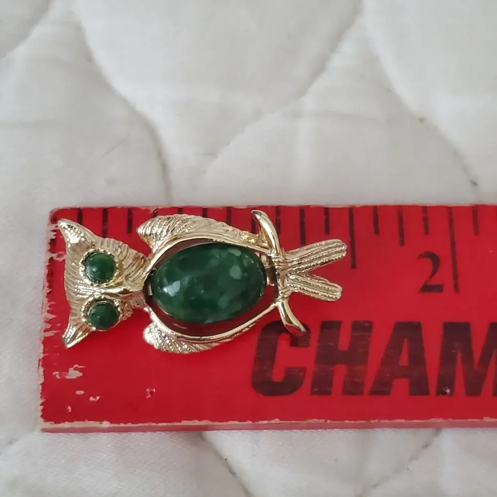 Vtg Owl Brooch Gold Tone Green Stone Eyes & Jelly Belly Pin Jade Colored Animal
